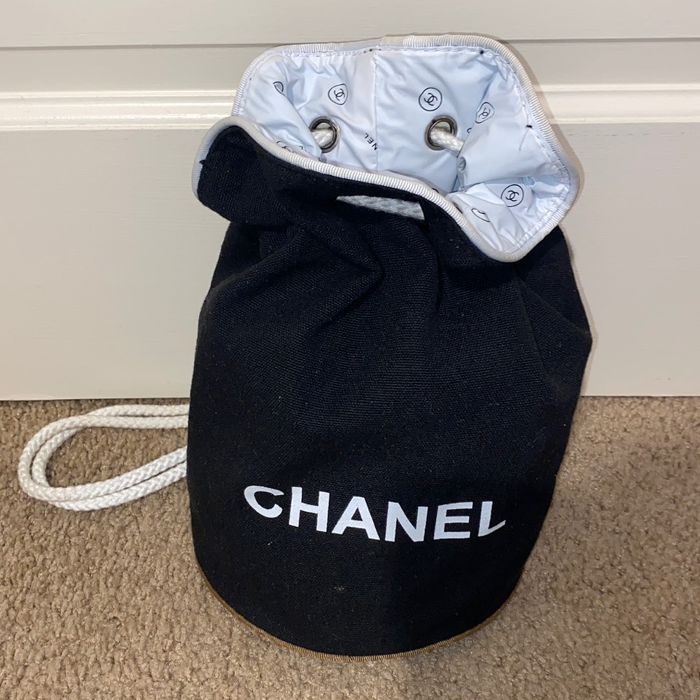 Bucket bag